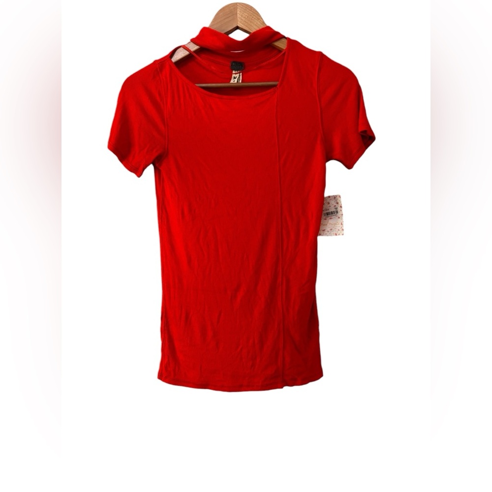 Free People Bright Red T-shirt Womens Size Medium NWT‎ Small Flaw Collar Cut Out